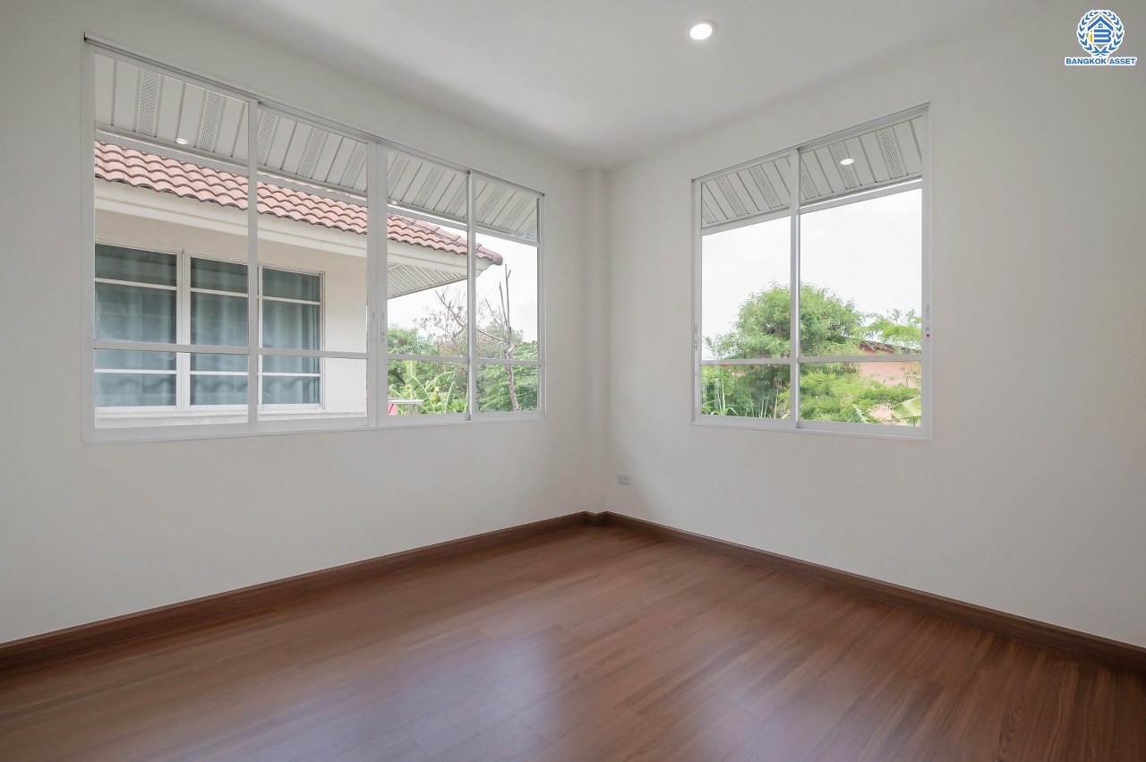 บ้านมือสองตกแต่งใหม่ โครงการ สิทธารมย์รีเจนท์ ลาดพร้าว101 เนื้อที่ 75.3 ตร.ว. ฟังก์ชันรวม 3 ห้องนอน 3 ห้องน้ำ 1 ห้องอเนกประสงค์ จอดรถได้ 2 คัน กว้างขวาง พร้อมทุกการใช้งาน บนทำเลใจกลางเมือง เชื่อมต่อทั้ง ถนนนวมินทร์, ถนนนวลจันทร์, ถ.ลาดพร้าว, ถ.รามอินทรา ใกล้ The Walk เกษตรนวมินทร์ และทางด่วนรามอินทรา...